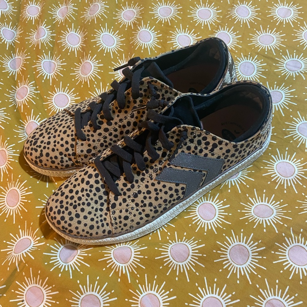Dr. Scholl’s cheetah print tennis shoe size 9.5